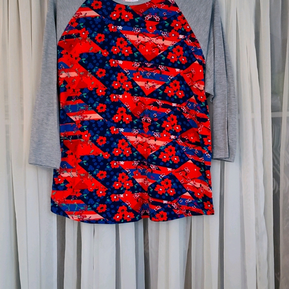 Lularoe Raglan shirt 3/4 sleeve